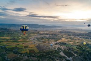Intentos de dar la vuelta al mundo en globo antes de 1999 ¿Dudas sobre regalar un vuelo en globo? Resolvemos las 10 preguntas más frecuentes: seguridad, vértigo, precio y más. Descubre por qué es el regalo perfecto.